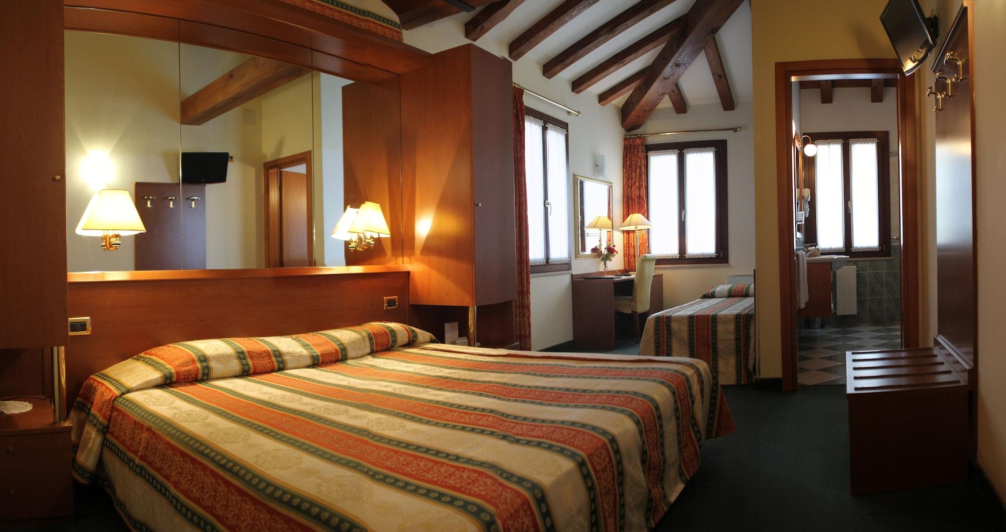 Hotel Antico Moro 3*