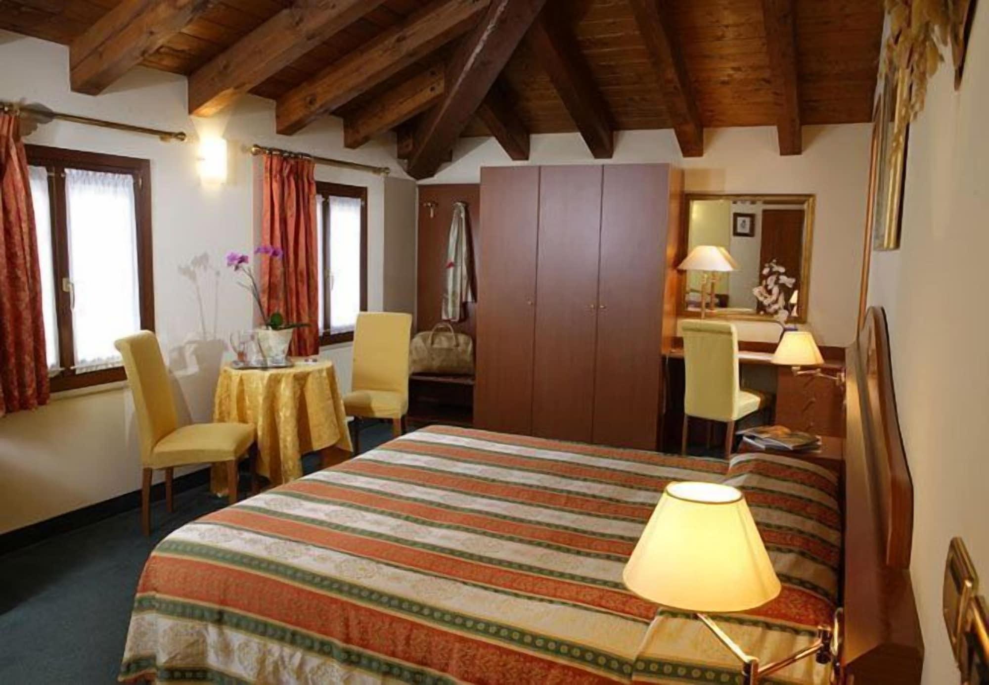 Antico Moro Hotel 3*