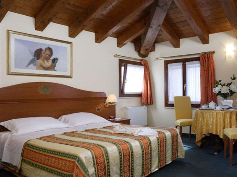 Hotel Antico Moro 3*