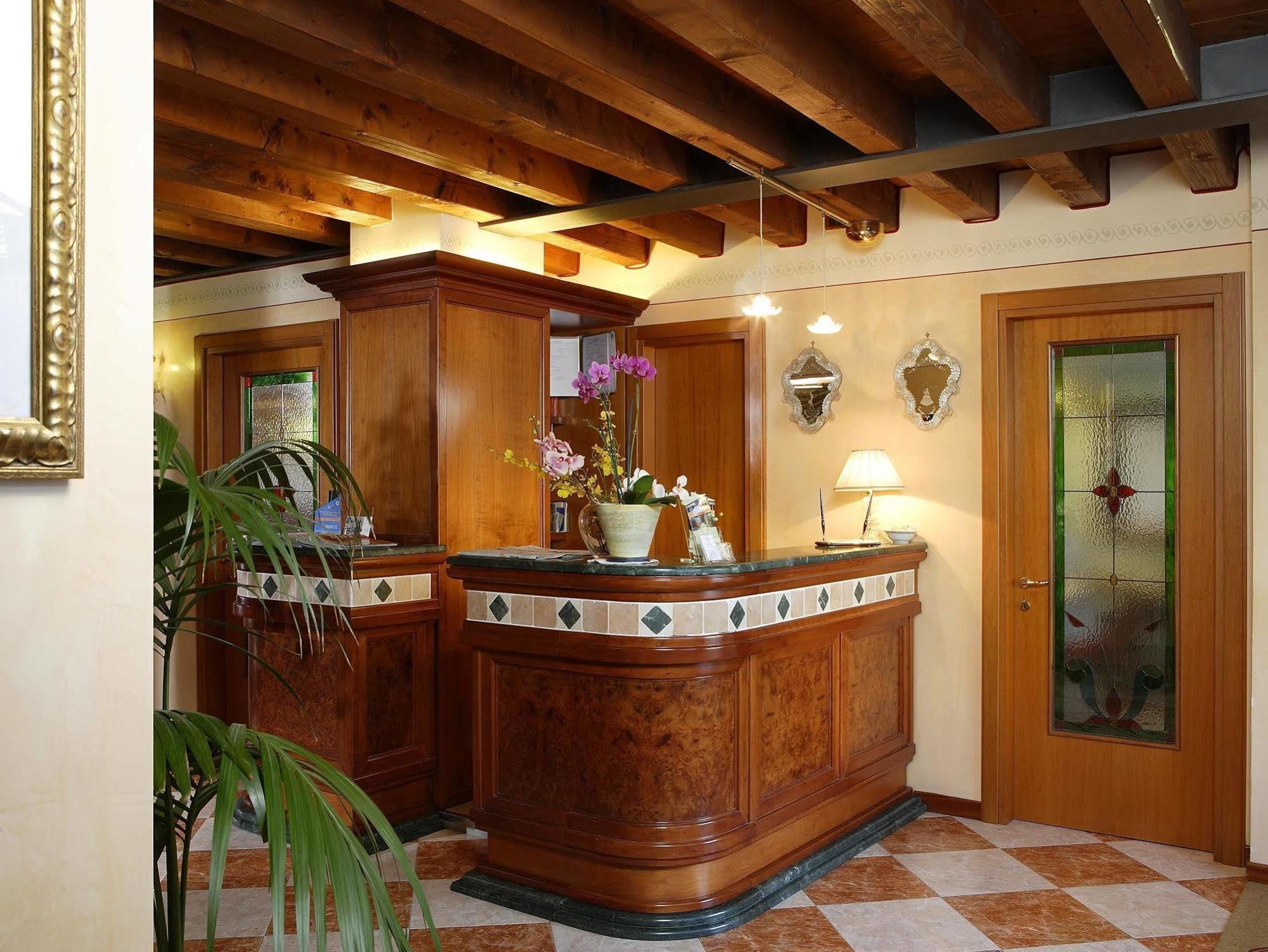 Antico Moro 3*